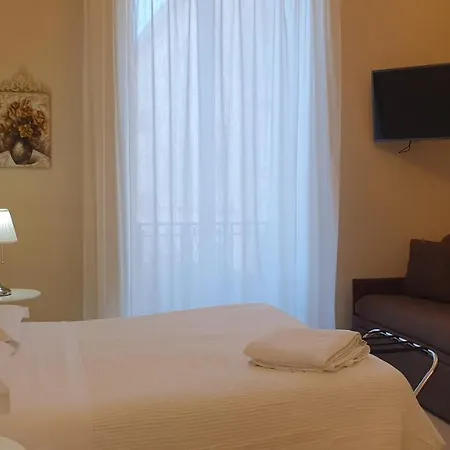 לינה וארוחת בוקר Diana סירקוזה