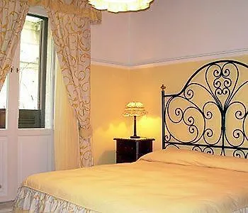 לינה וארוחת בוקר Diana 4*