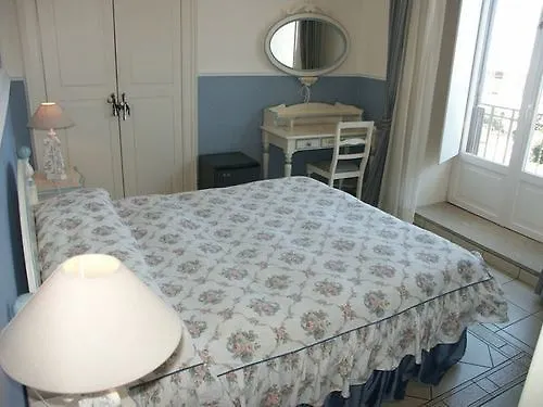 Diana לינה וארוחת בוקר