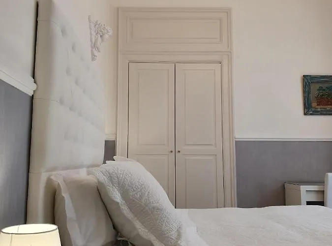 Diana לינה וארוחת בוקר 4*