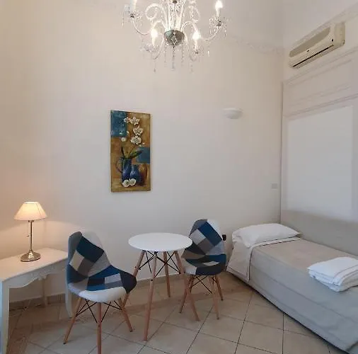 לינה וארוחת בוקר Diana 4*